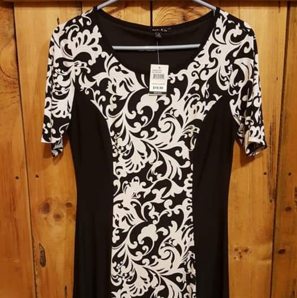 Beautiful Slimming Black And White Dress